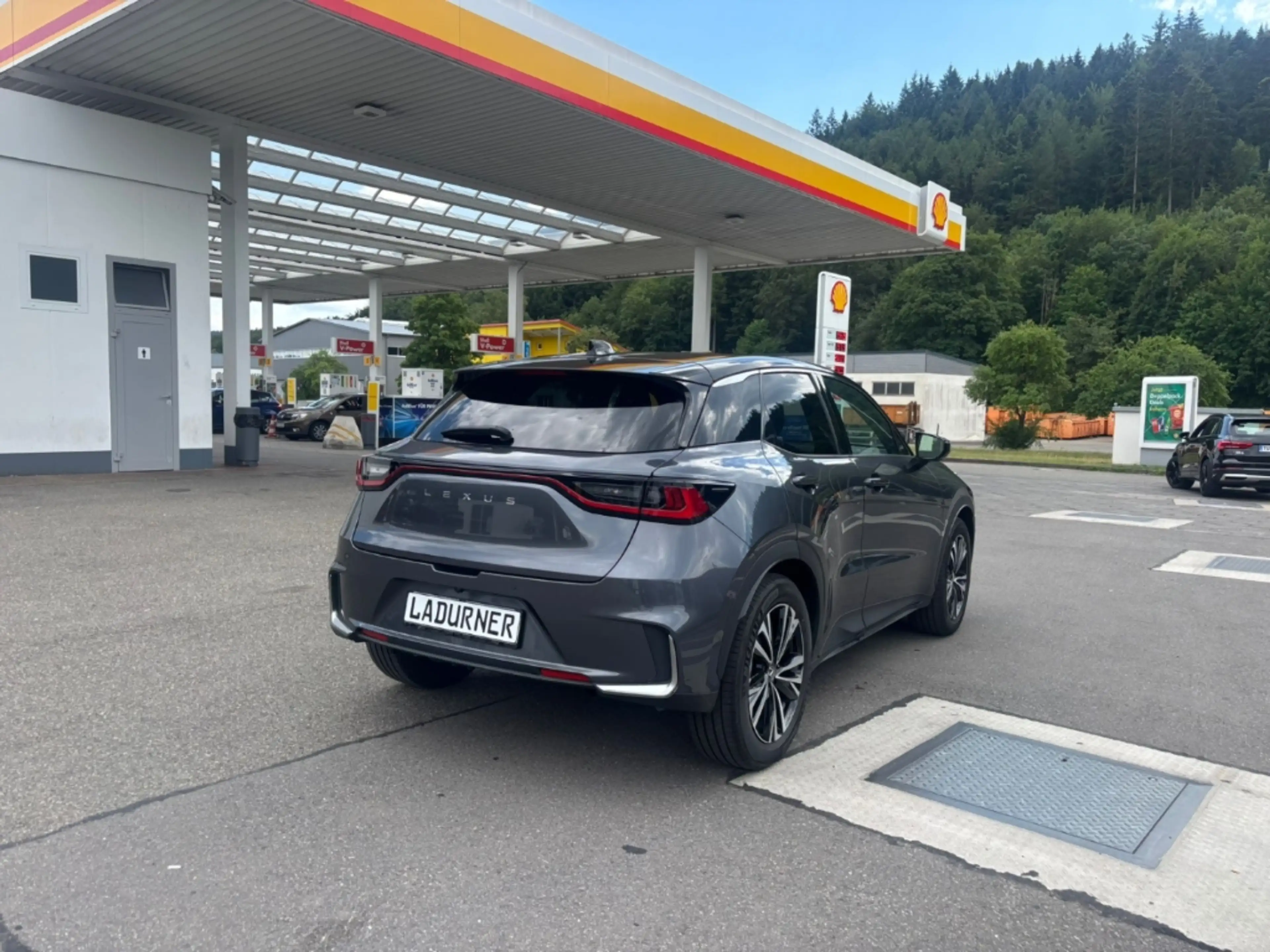 Lexus LBX E-Four Cool 4x4 *HUD+Navi+Memory Sitze+Mark Levins — photo 6