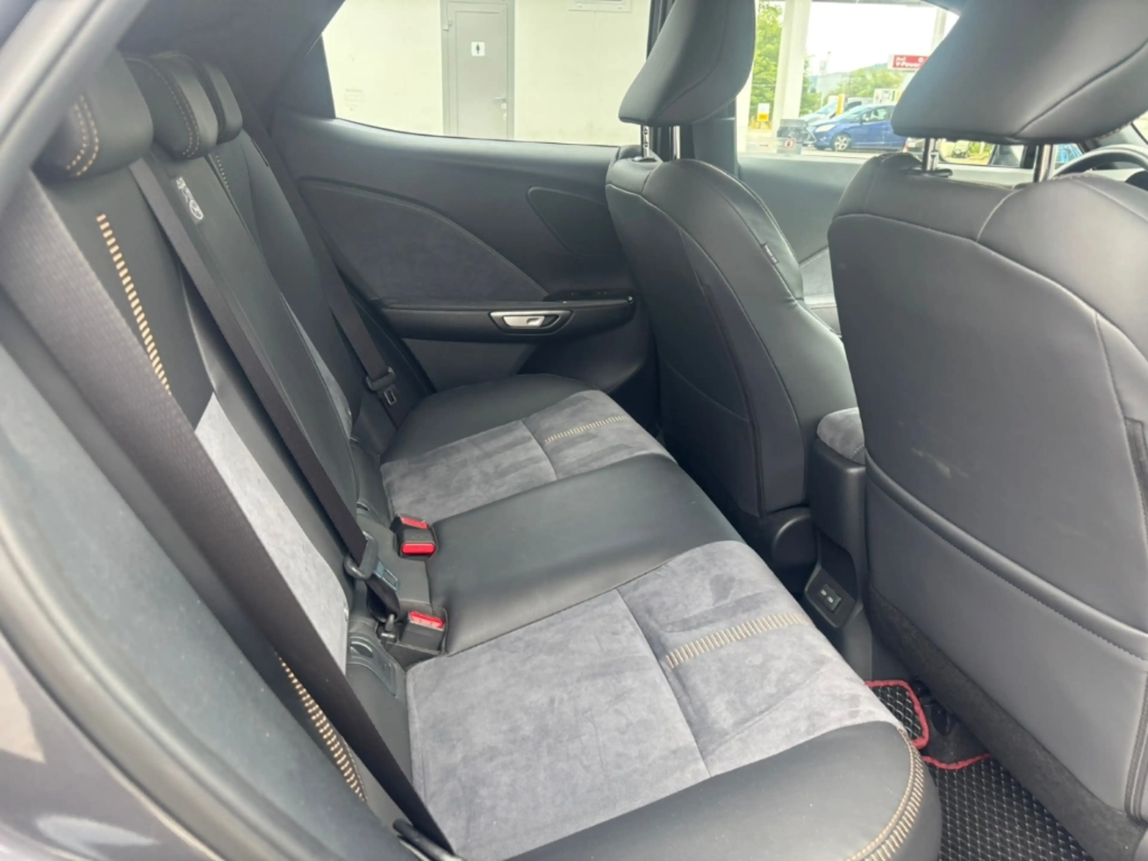 Lexus LBX E-Four Cool 4x4 *HUD+Navi+Memory Sitze+Mark Levins — photo 8