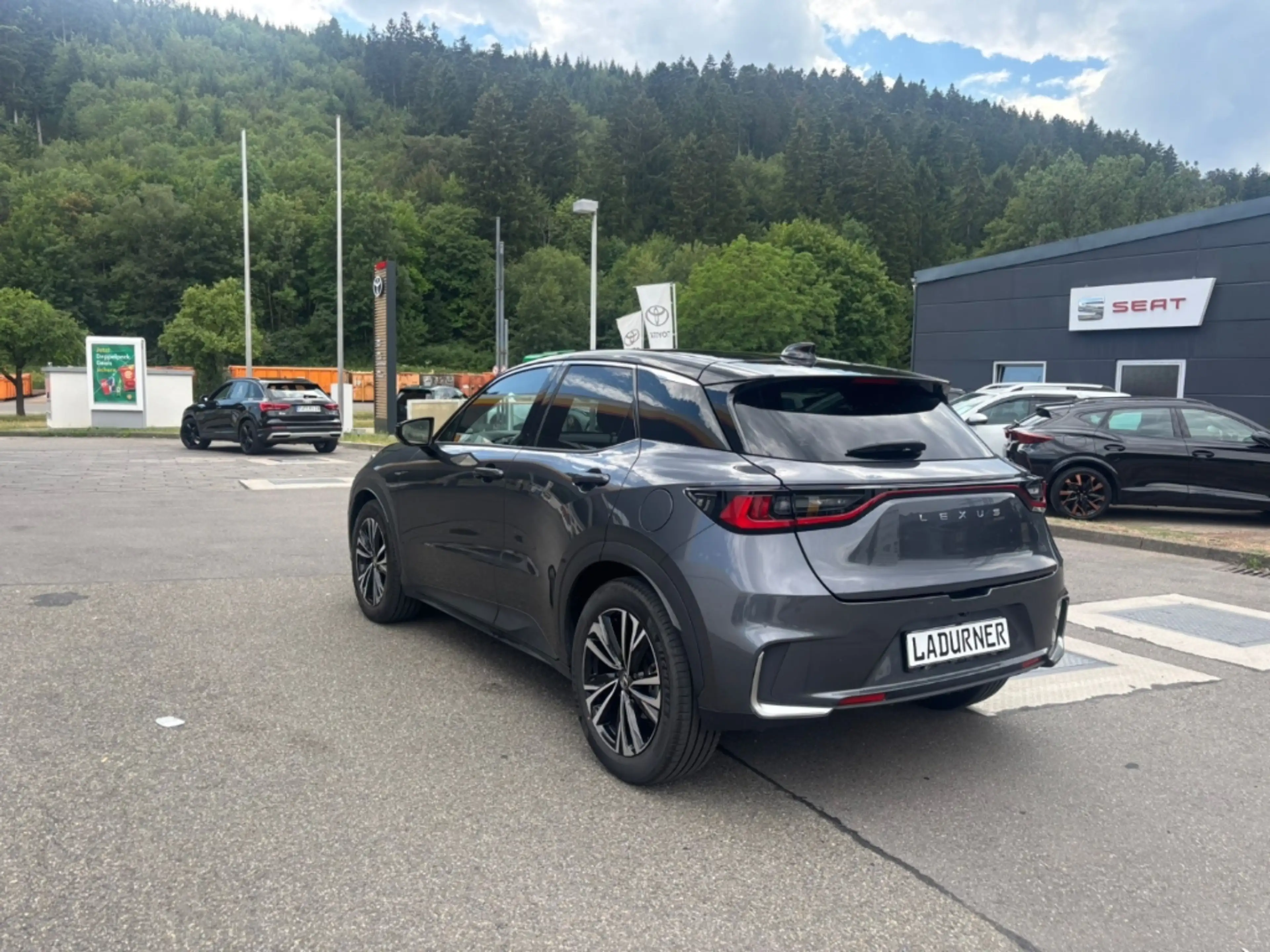 Lexus LBX E-Four Cool 4x4 *HUD+Navi+Memory Sitze+Mark Levins — photo 9