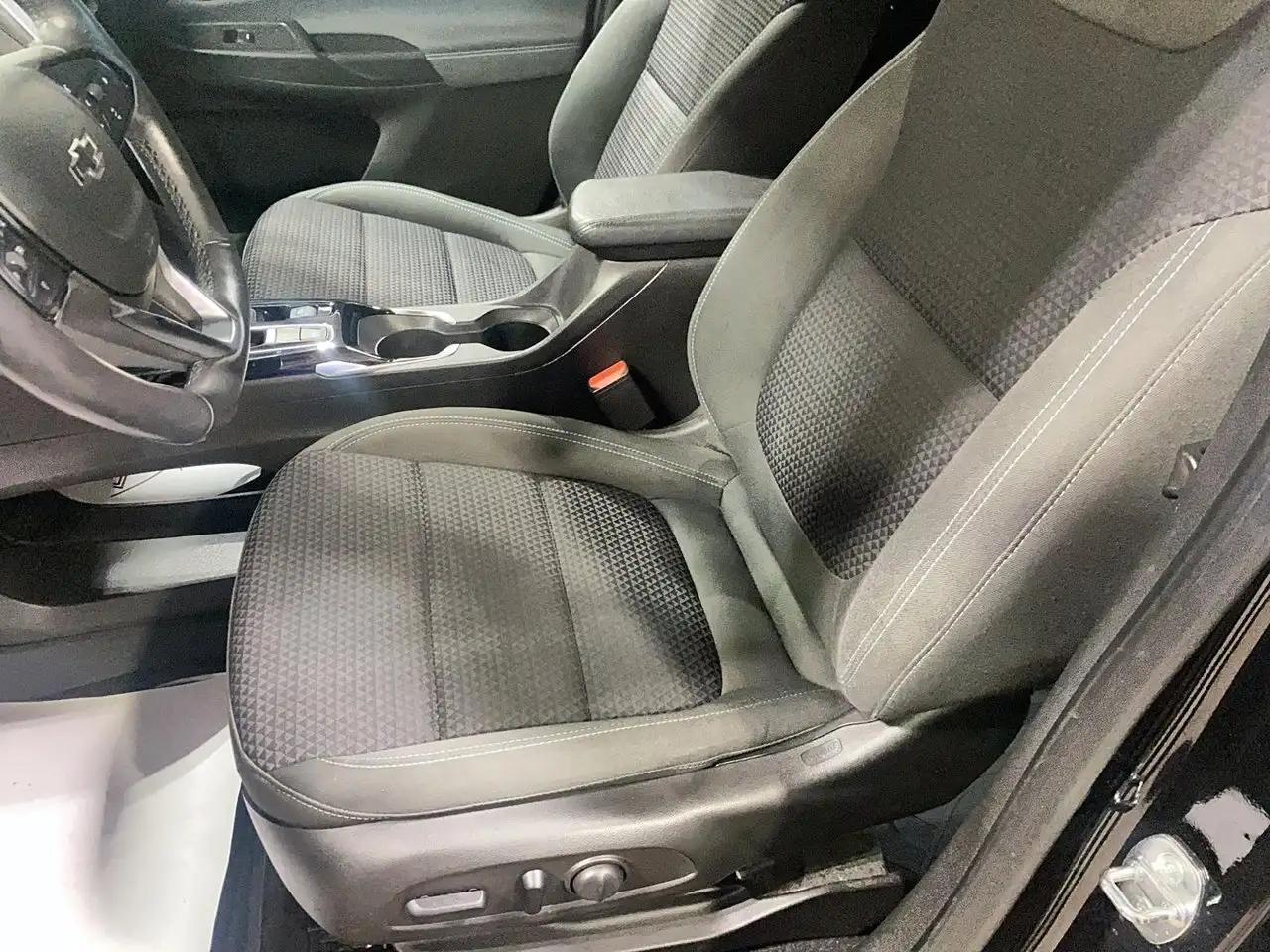 Chevrolet Bolt photo Chevrolet Bolt