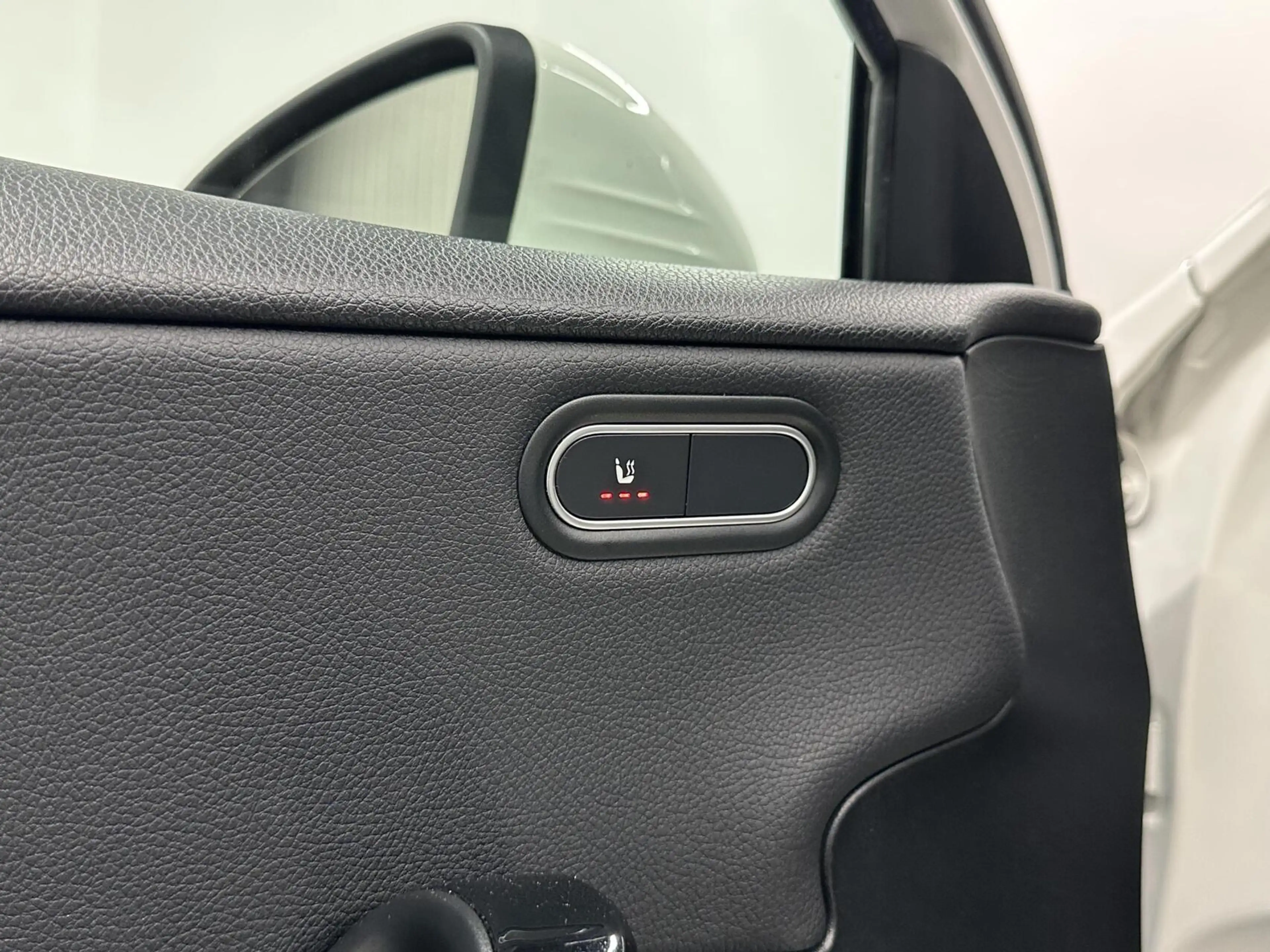 Mercedes-Benz A 200 Advantage LEER NAVI CAMERA CRUISE LM ECC. — photo 14