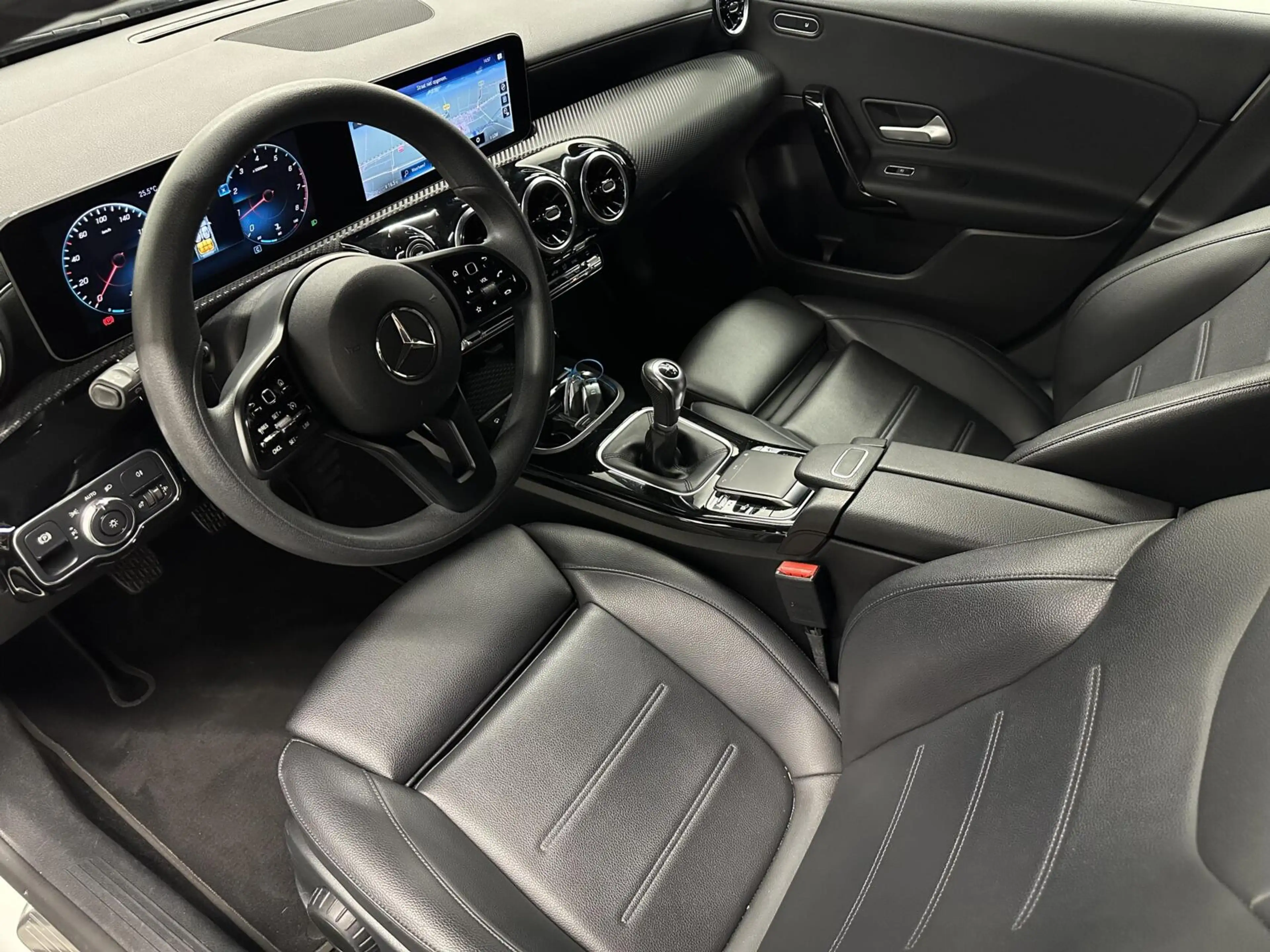 Mercedes-Benz A 200 Advantage LEER NAVI CAMERA CRUISE LM ECC. — photo 13