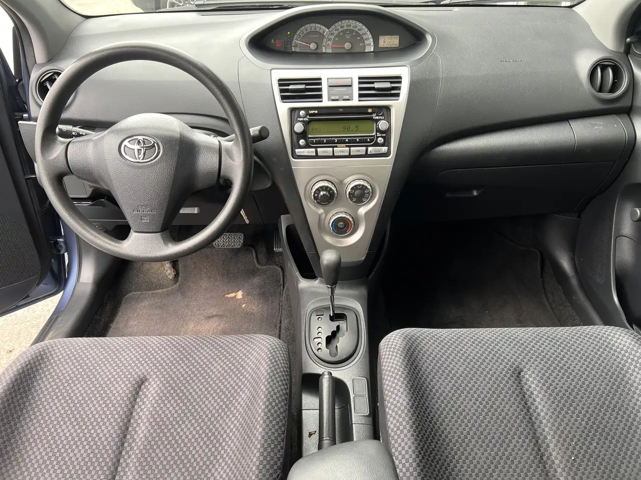 Toyota Yaris снимка Toyota Yaris