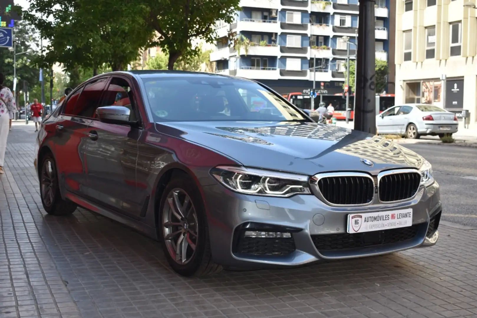 BMW 520 520dA xDrive Gris - 2