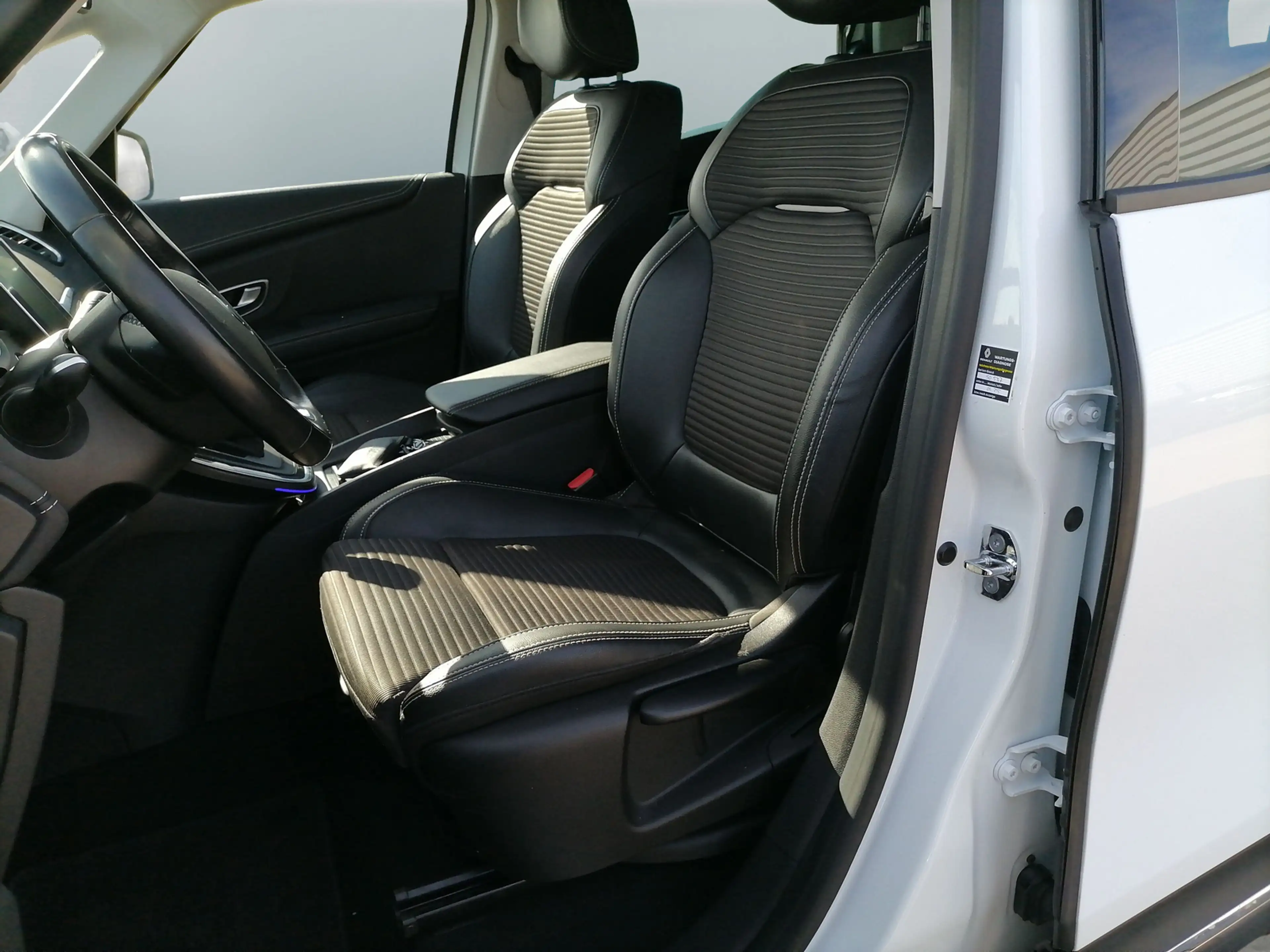 Renault Grand Scenic BOSE-Edition 1.7 BLUE dCi 120 — photo 7