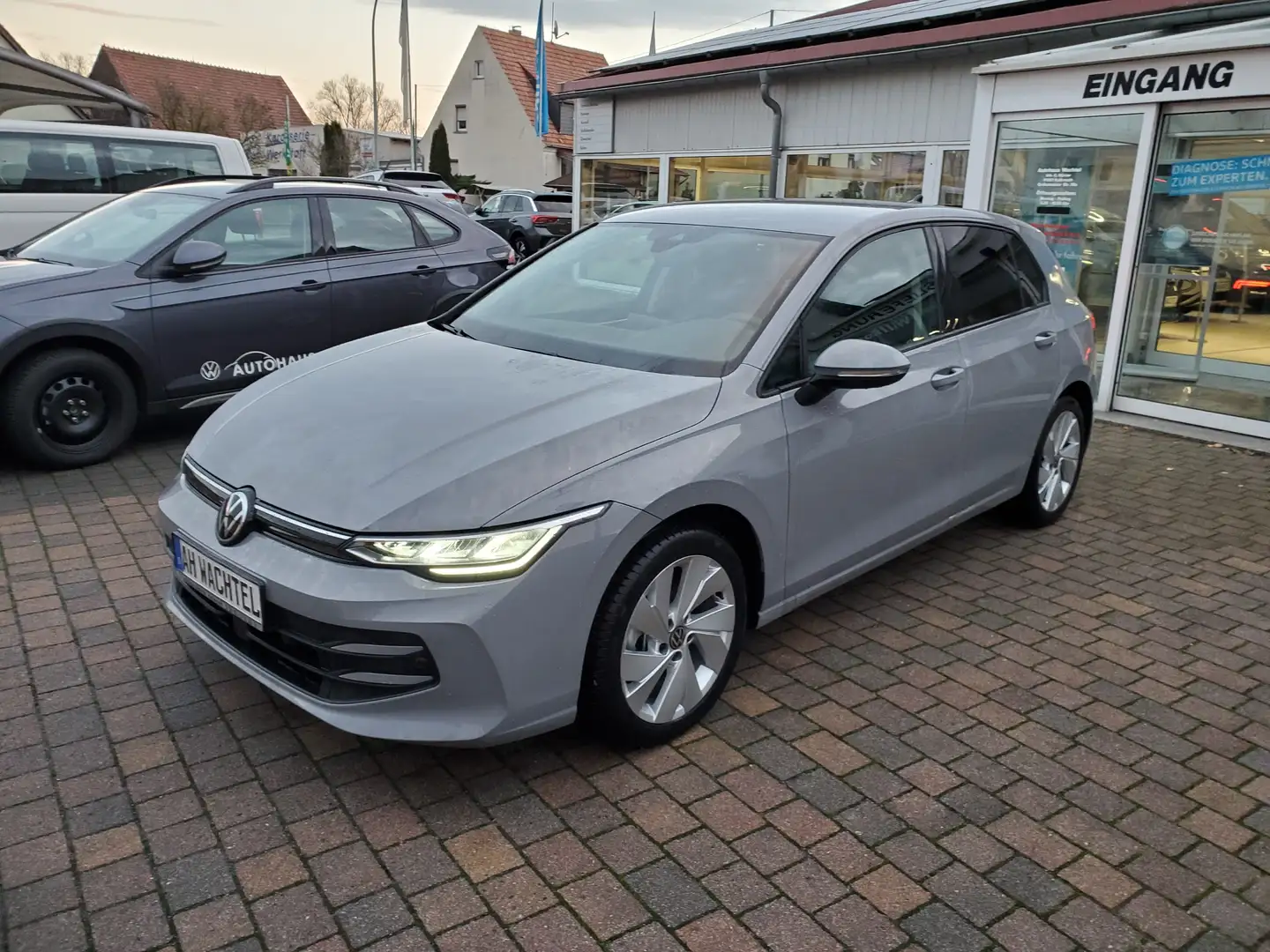 Volkswagen Golf 1.5 TSI 110 kW LifeEdition 17-Zoll ACC Licht+Sicht Grau - 1