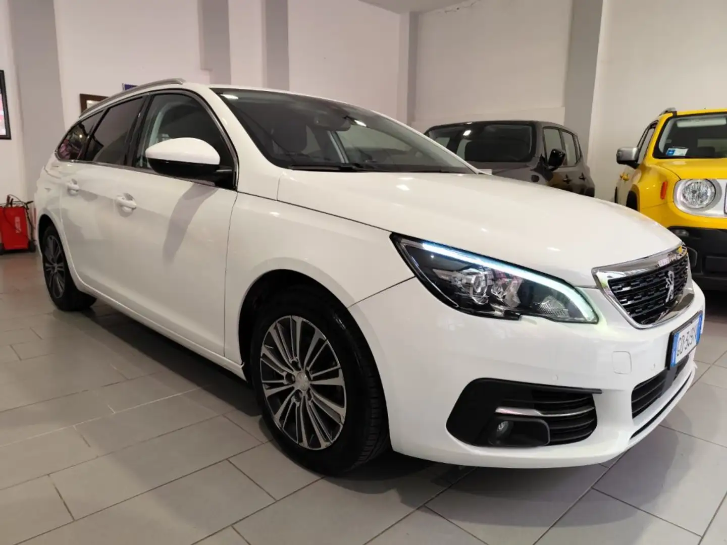 Peugeot 308 308 SW 308 SW Blue HDI 130 EAT8 Allure Pack White - 1
