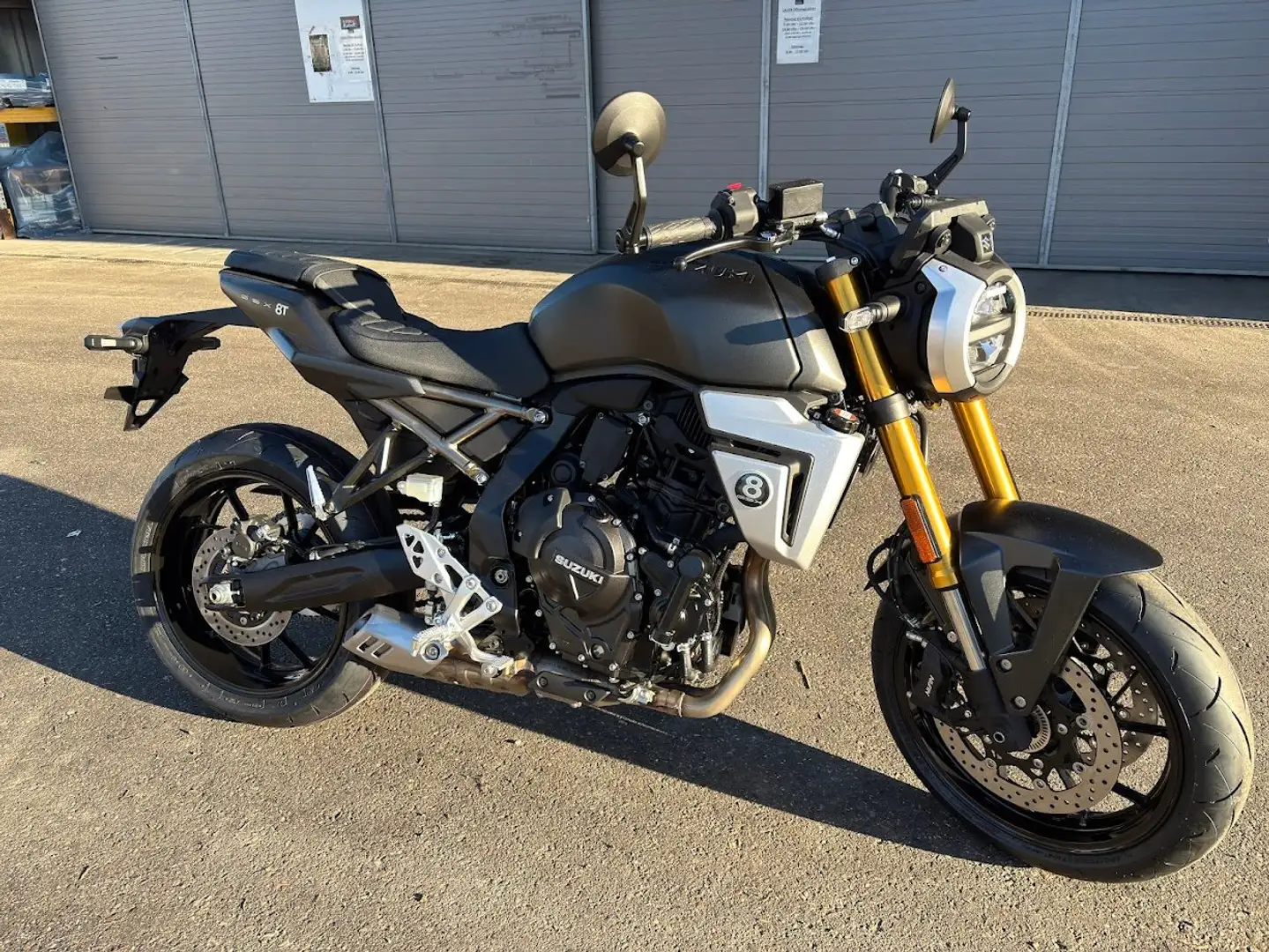 Suzuki GSX-8T Naked Negro - 1