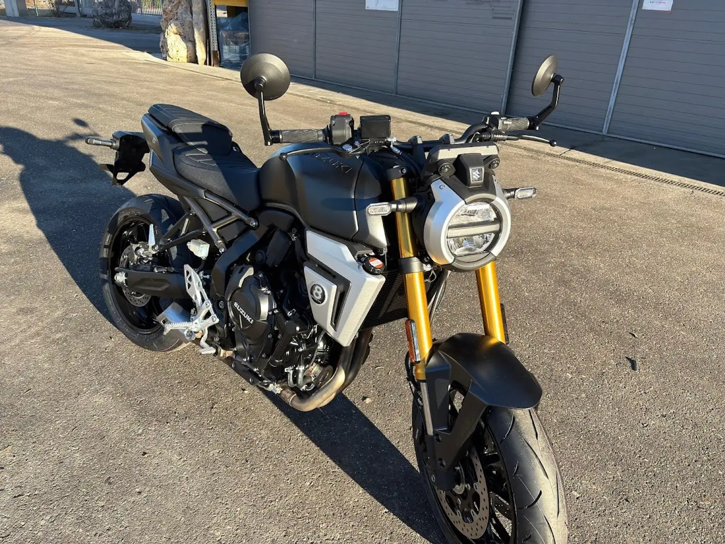 Suzuki GSX-8T Naked Negro - 2