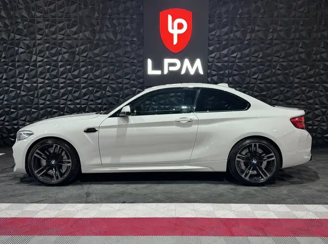 BMW M2 view 3