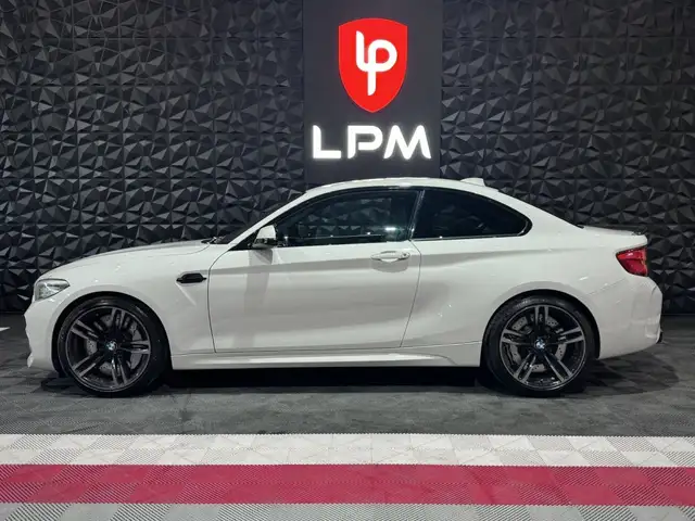 BMW M2 view 3