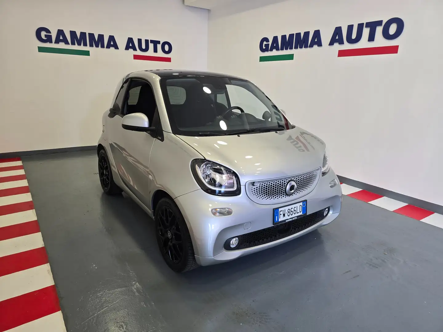 smart forTwo SUPERPASSION TURBO 90CV TWINAMIC SILVER MET Zilver - 2