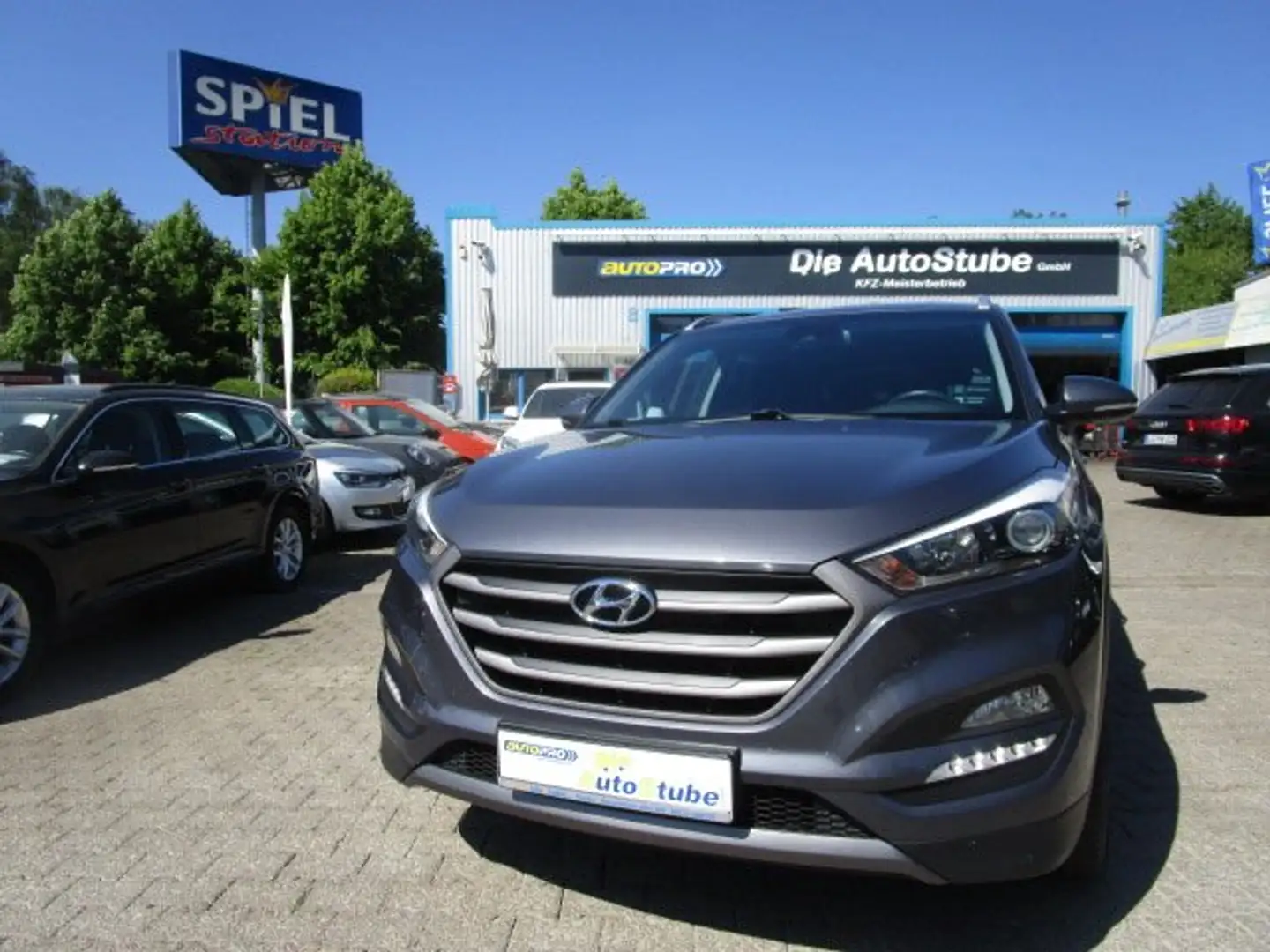 Hyundai TUCSON Intro Edition 4WD mit NAVI LED- AT Getriebe-Assist Grau - 1