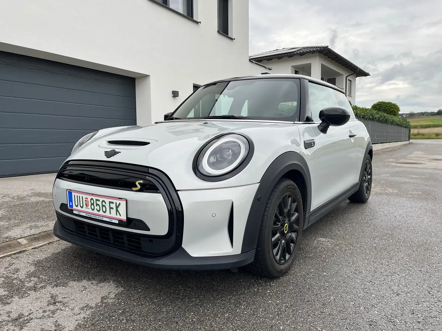 MINI Cooper SE MINI Cooper SE 32,6kWh Aut. Cooper SE Silber - 2