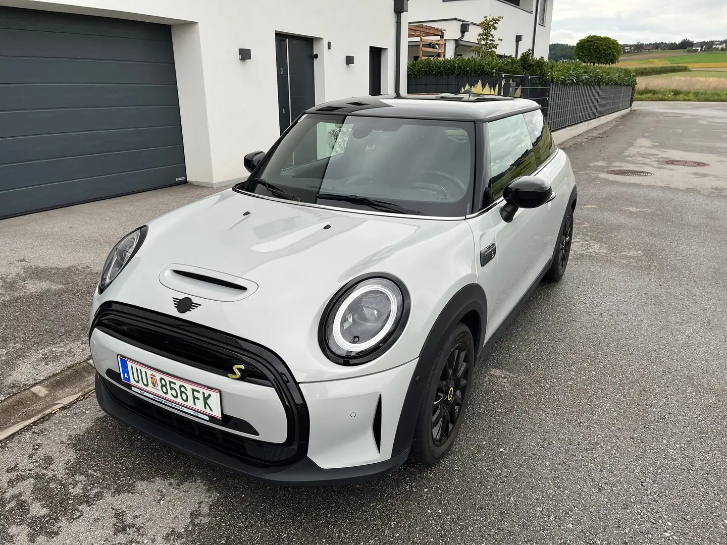 MINI Cooper SE MINI Cooper SE 32,6kWh Aut. Cooper SE Silber - 1