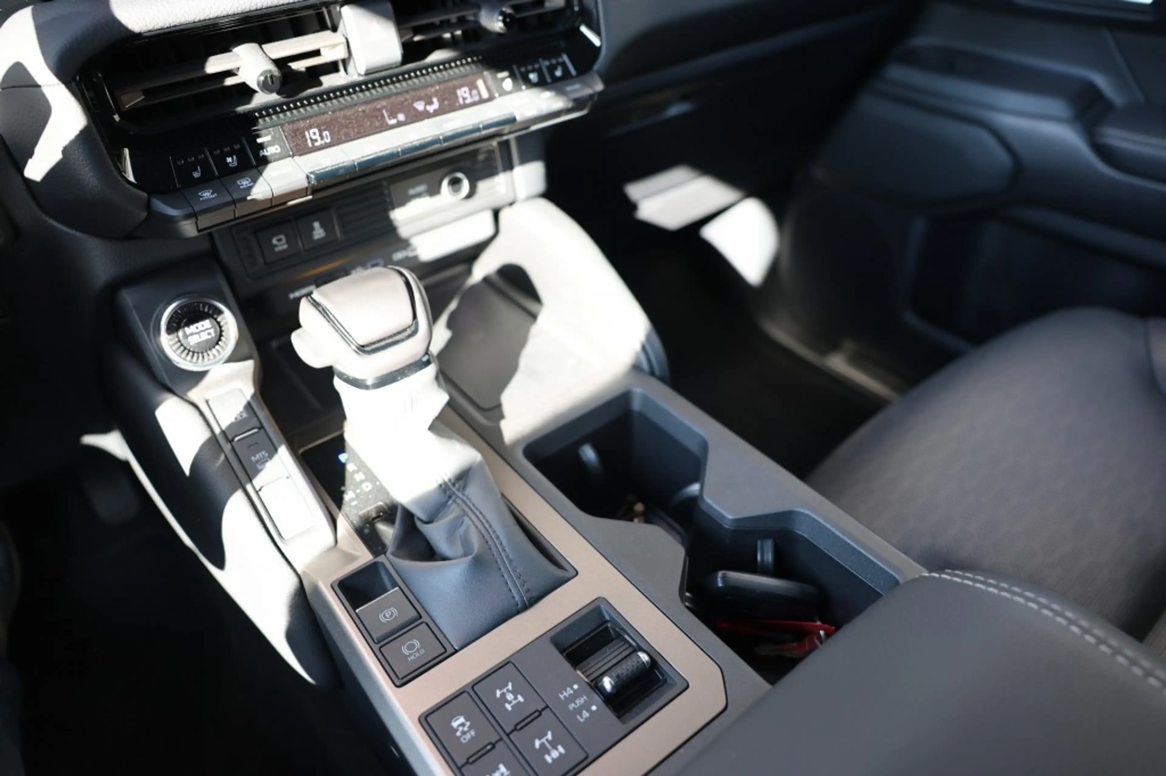 Toyota Land Cruiser 2.8 D-4D 5DRS PROFESSIONAL  A/T VAN — photo 27