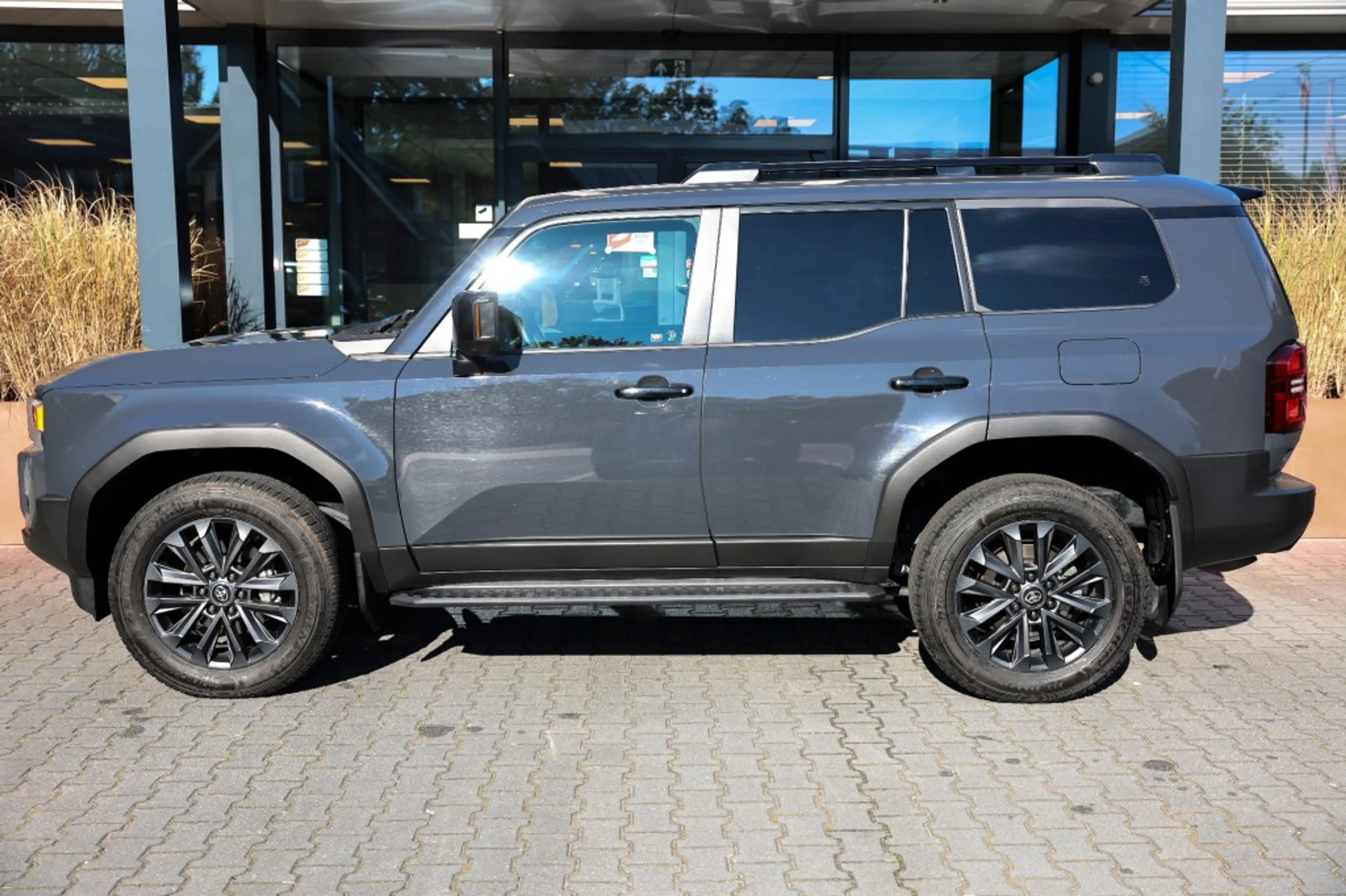 Toyota Land Cruiser 2.8 D-4D 5DRS PROFESSIONAL  A/T VAN — photo 2