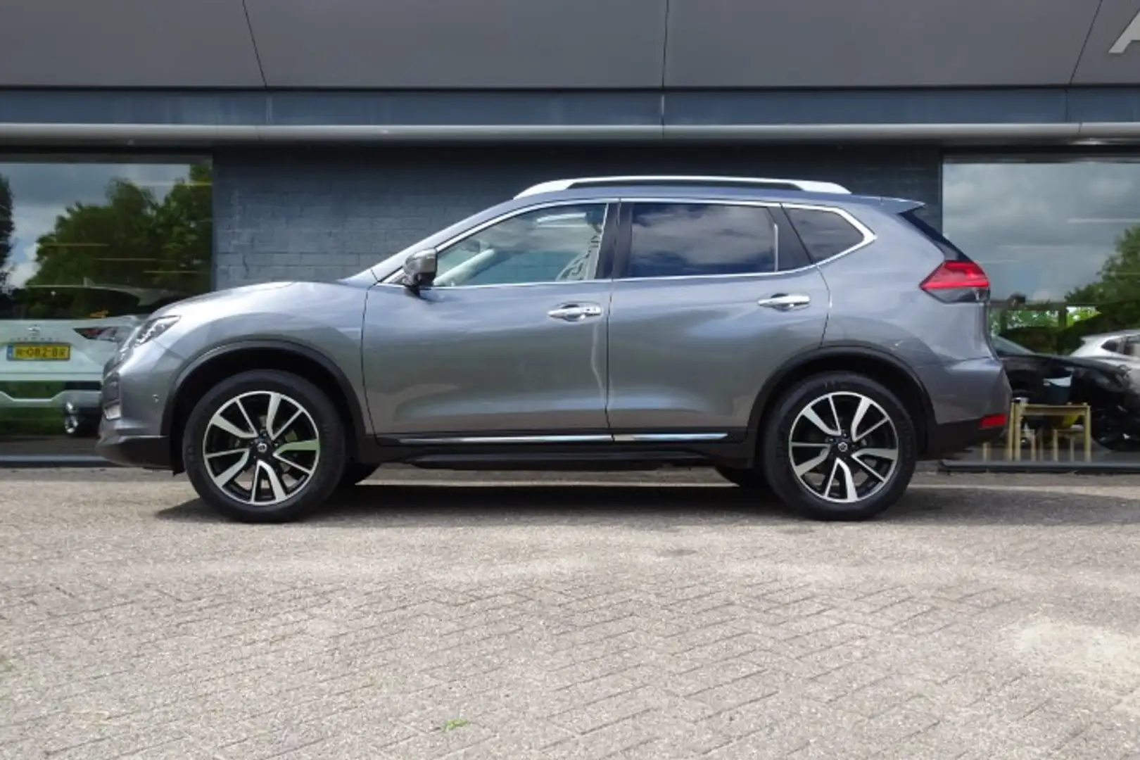 Nissan X-Trail 1.3 DIG-T 160pk EVAPO DCT Tekna Grijs - 2