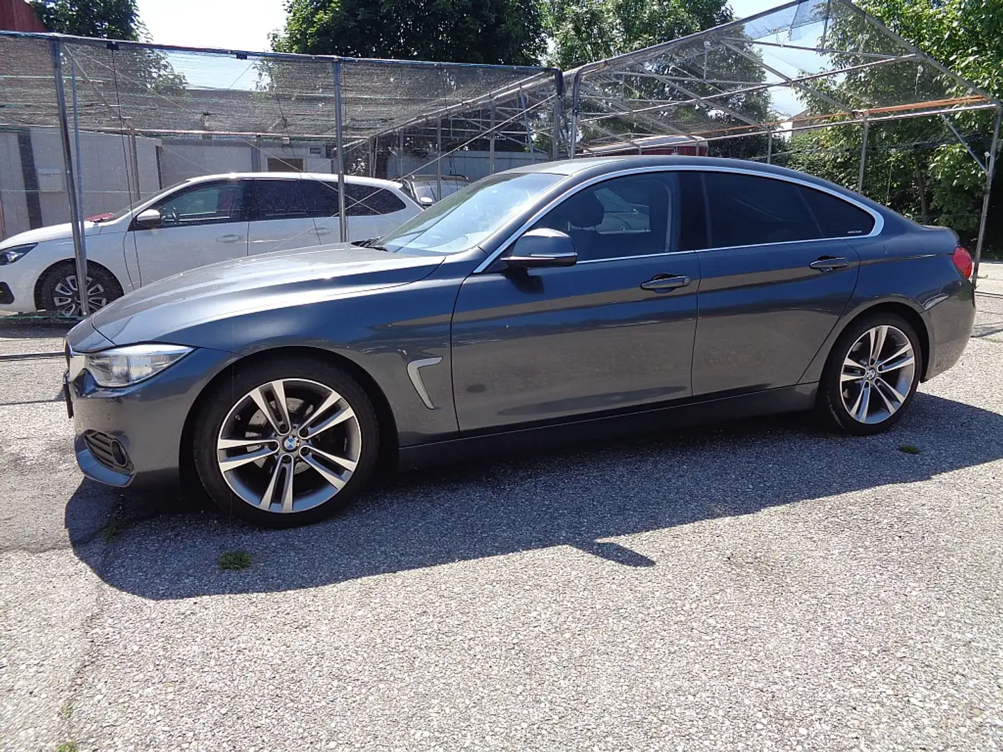 BMW 418 d Gran Coupe Stříbrná - 2