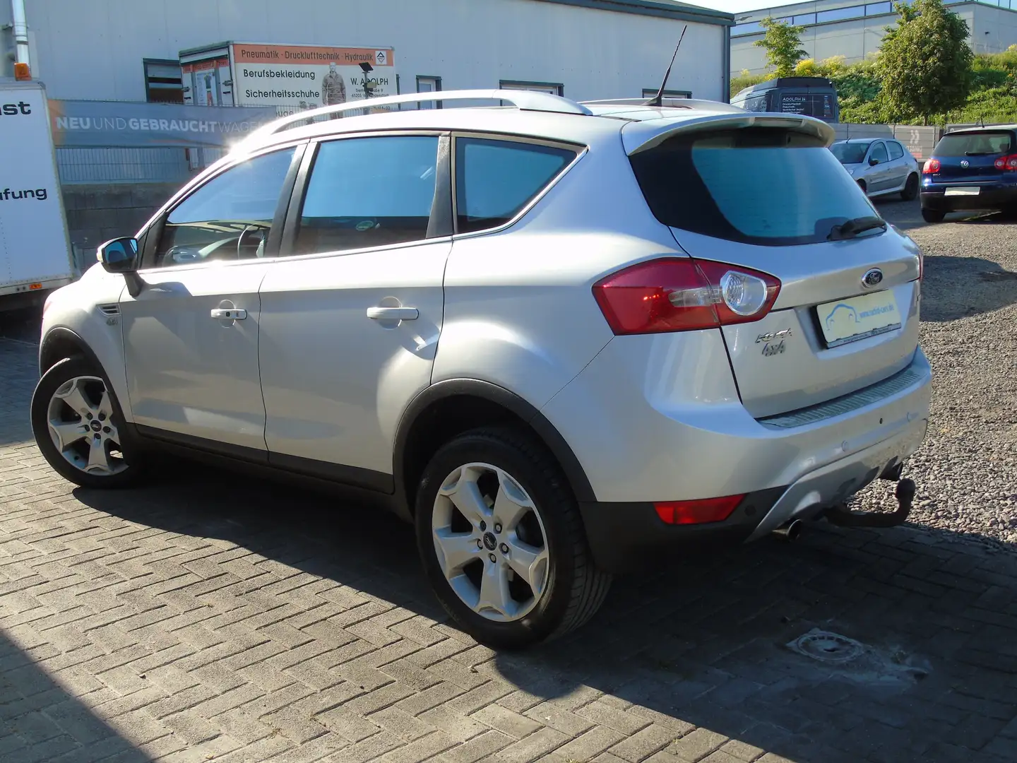 Ford Kuga TITANIUM*AUTOMATIK*4X4*KAMERA*LEDER*AHK*8 REIFEN.. Argent - 2