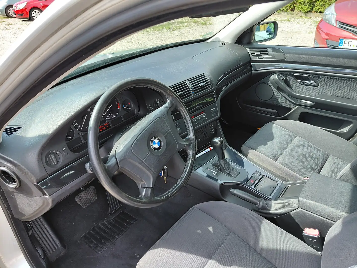 BMW 520 520i Scheckheft gepfl. Tüv 7/27 4x neue Allwr. Silber - 2