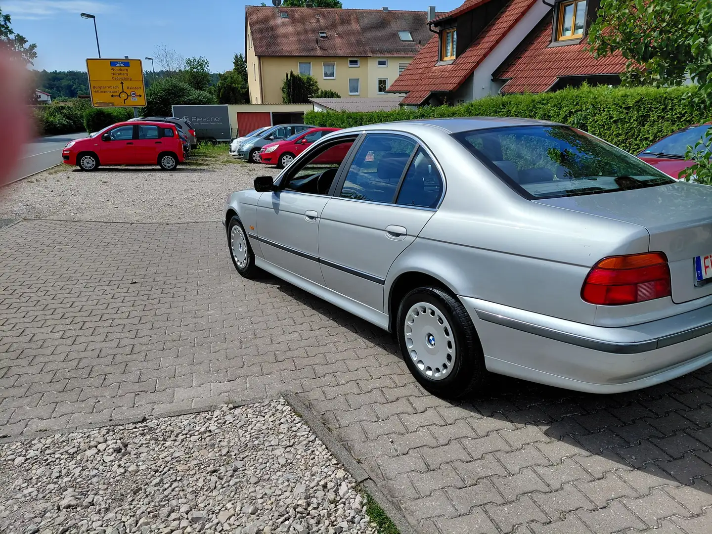 BMW 520 520i Scheckheft gepfl. Tüv 7/27 4x neue Allwr. Silber - 1
