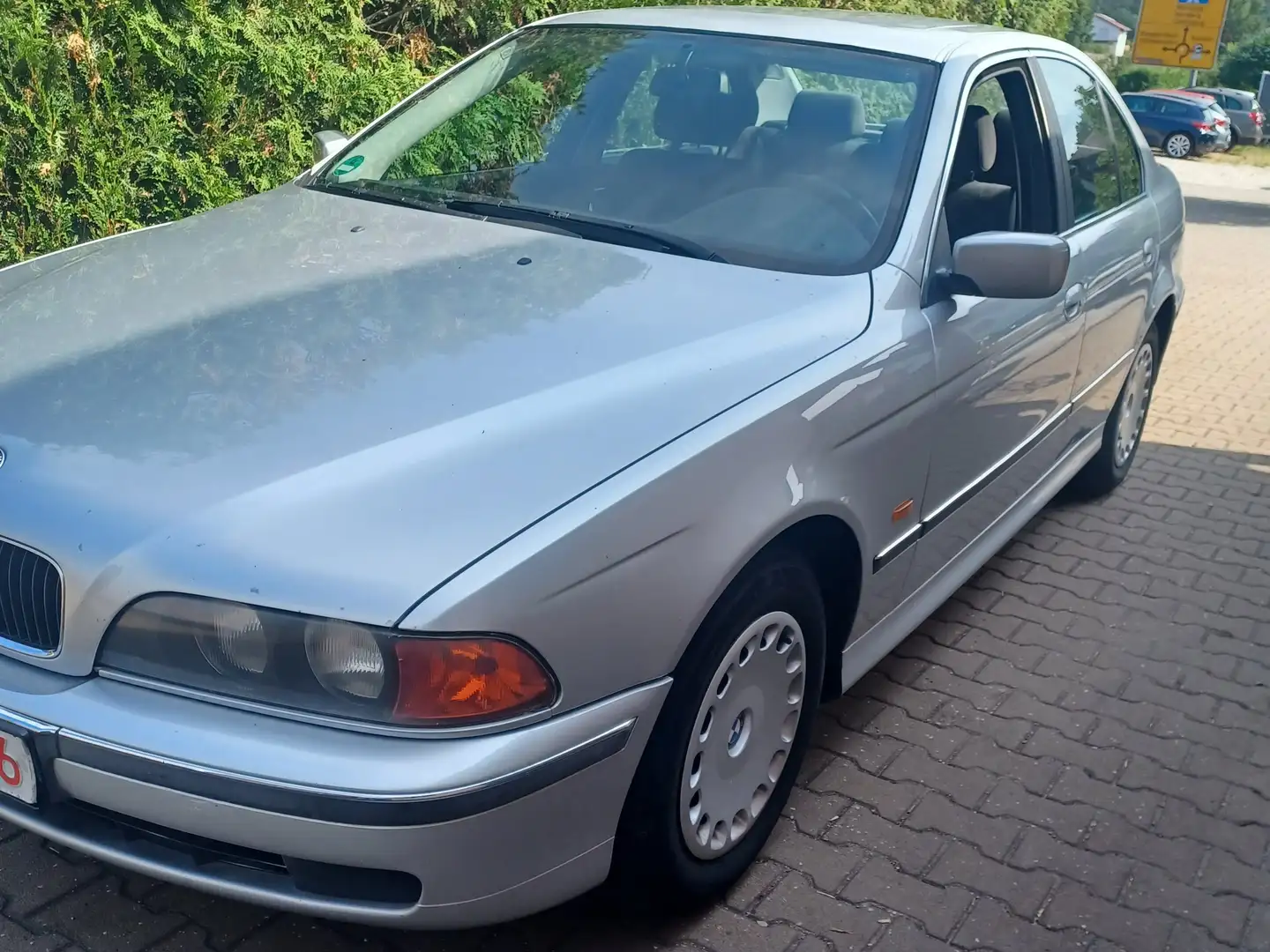 BMW 520 520i Scheckheft gepfl. Tüv 7/27 4x neue Allwr. Argintiu - 1