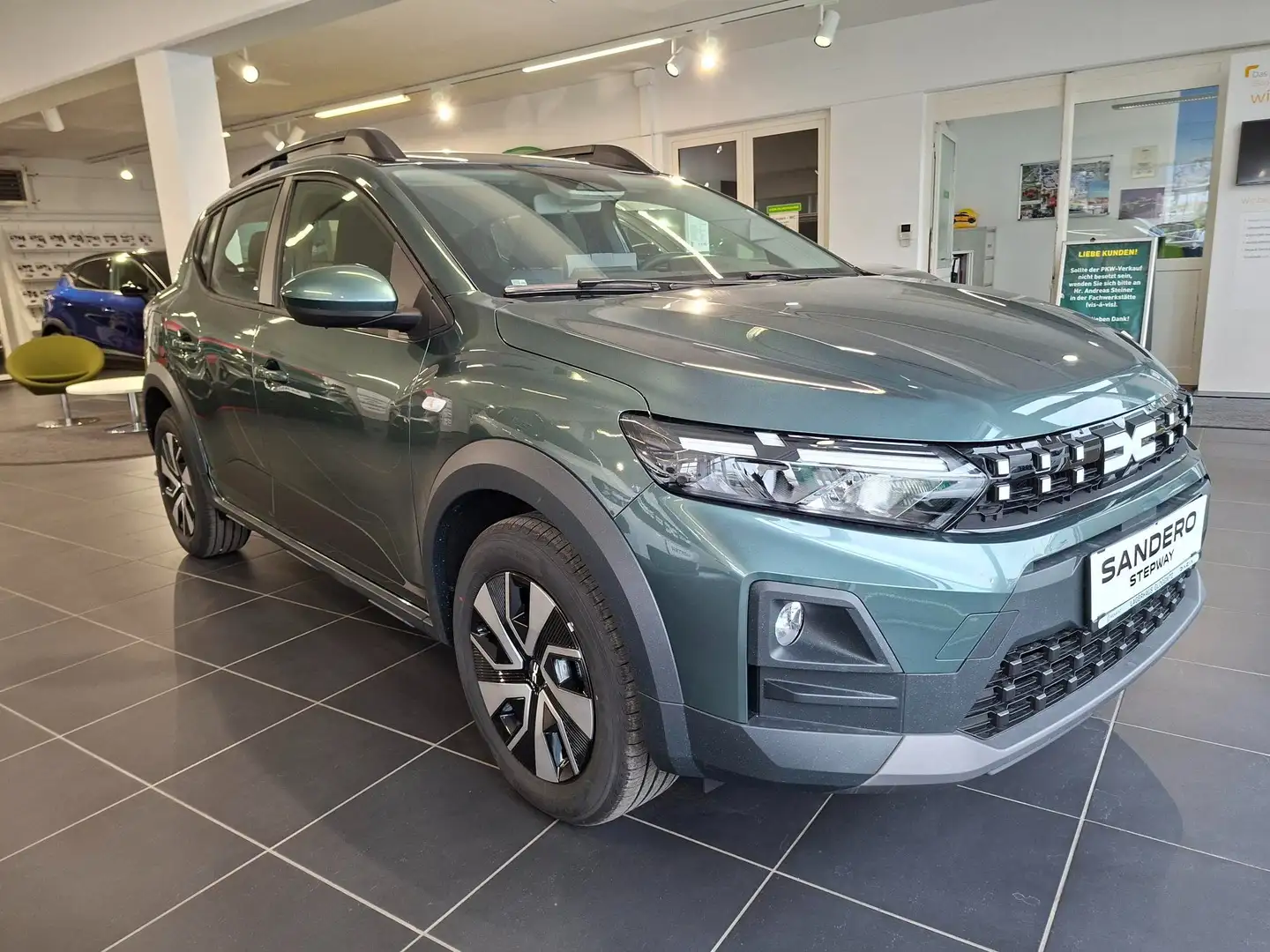 Dacia Sandero Stepway Expression Grün - 1
