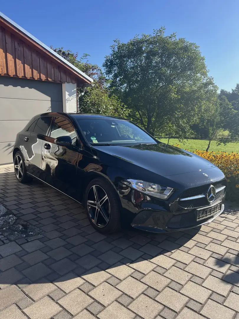Mercedes-Benz A 200 Kompaktlimousine Night-Paket Schiebedach Panorama Schwarz - 1