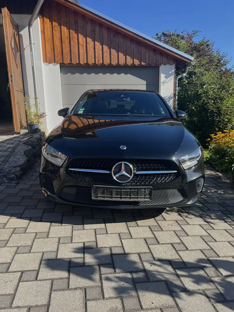 Mercedes-Benz A 200 Kompaktlimousine Night-Paket Schiebedach Panorama Schwarz - 2