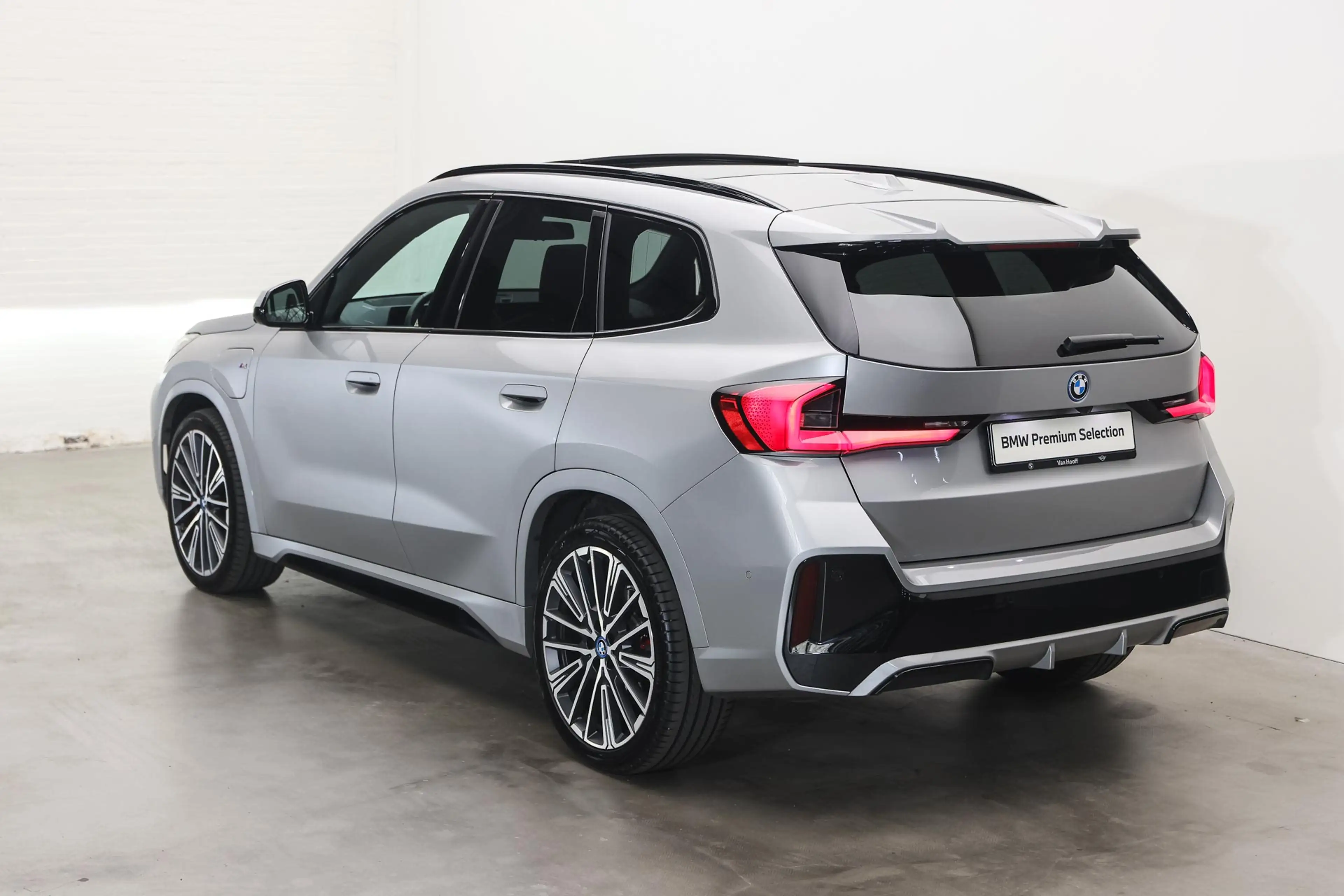 BMW X1 xDrive25e M Sport Automaat / Panoramadak / Sportst — photo 2
