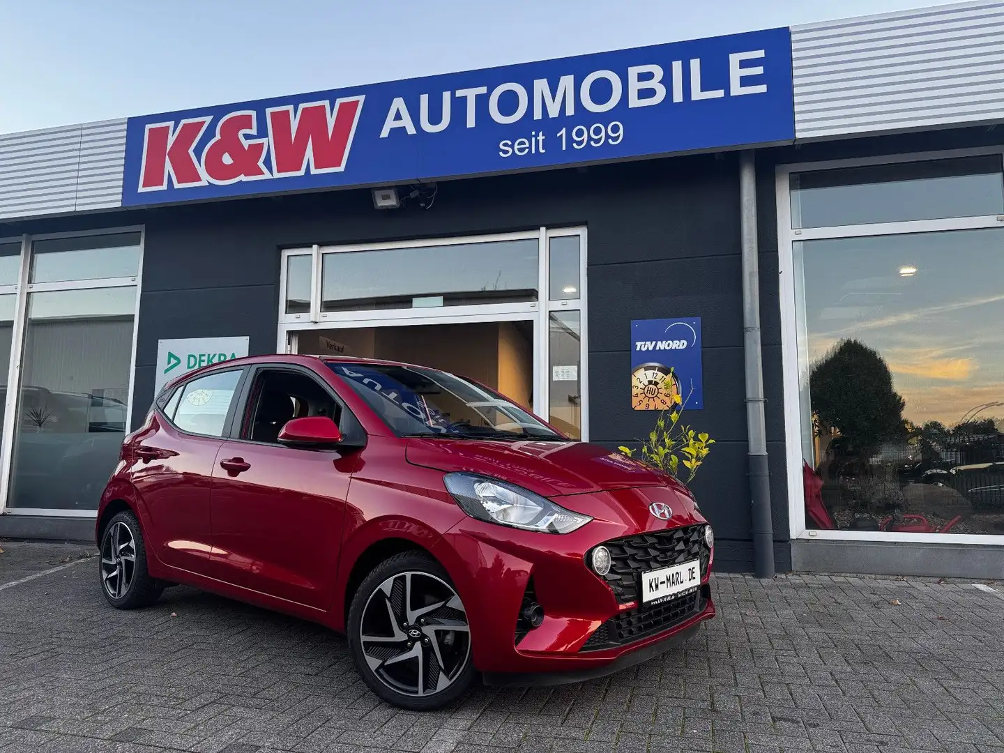 Hyundai i10 Trend AUTOMATIK NAVI RÜCKFAHRKAMERA PDC Rot - 1