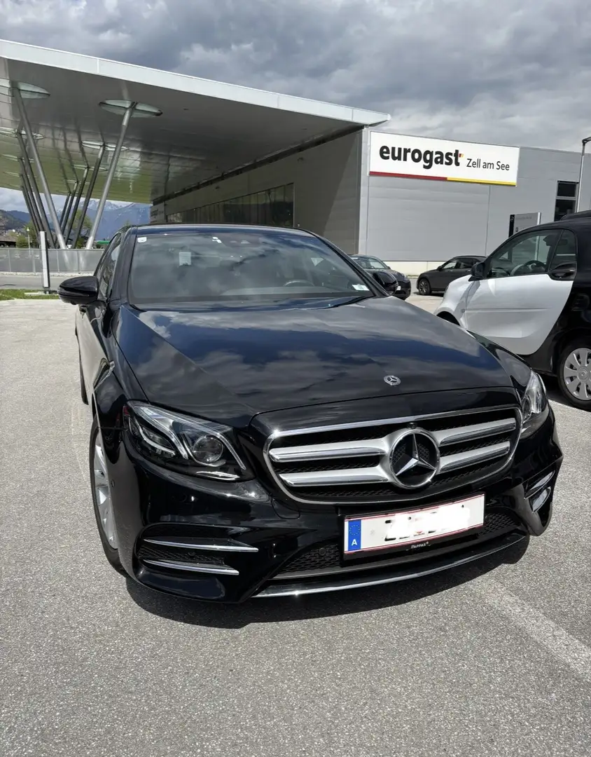 Mercedes-Benz E 200 AMG LINE Schwarz - 1
