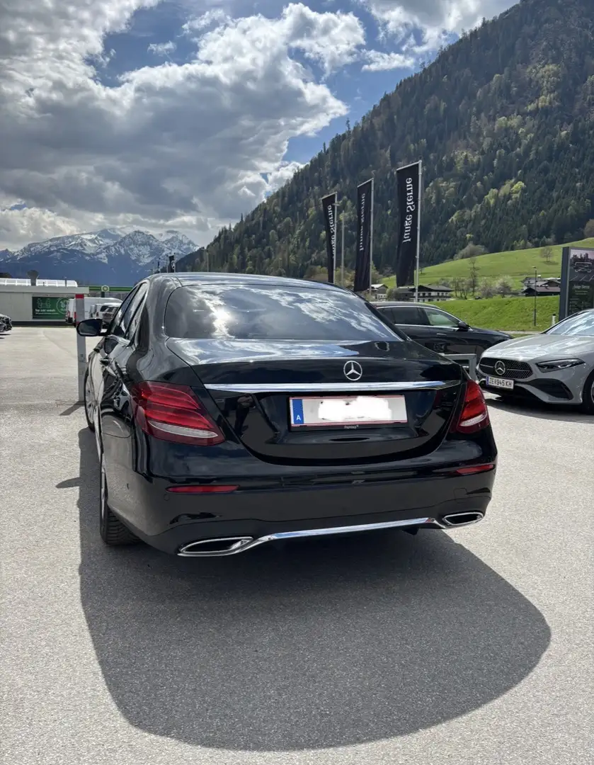 Mercedes-Benz E 200 AMG LINE Schwarz - 2