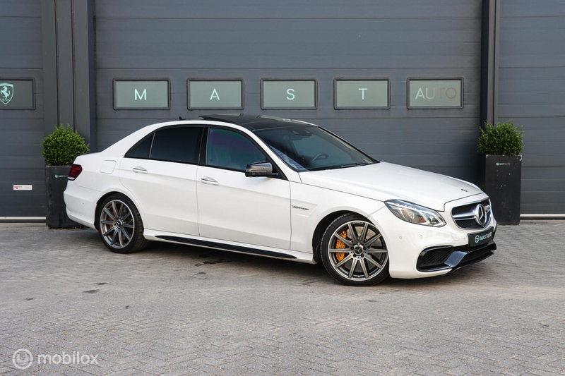 Mercedes-Benz E 63 AMG S 4MATIC|KERAMISCH|PANO|CARBON|H&K AUDIO|DRIVER'S — photo 4