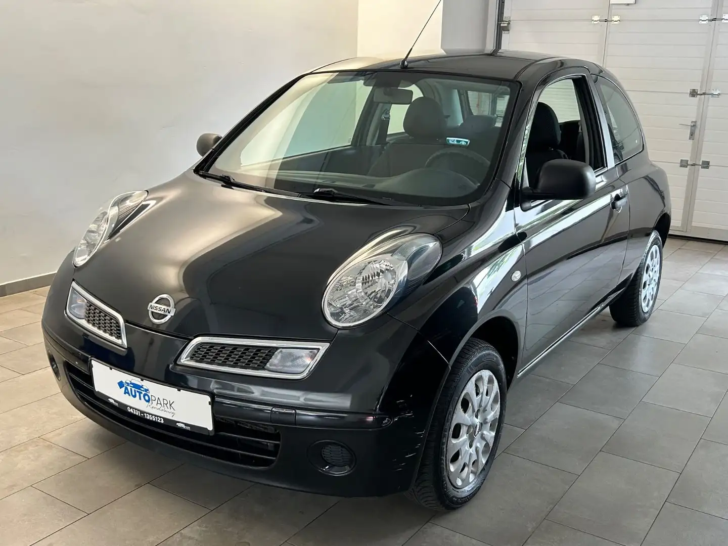 Nissan Micra Visia Чёрный - 1
