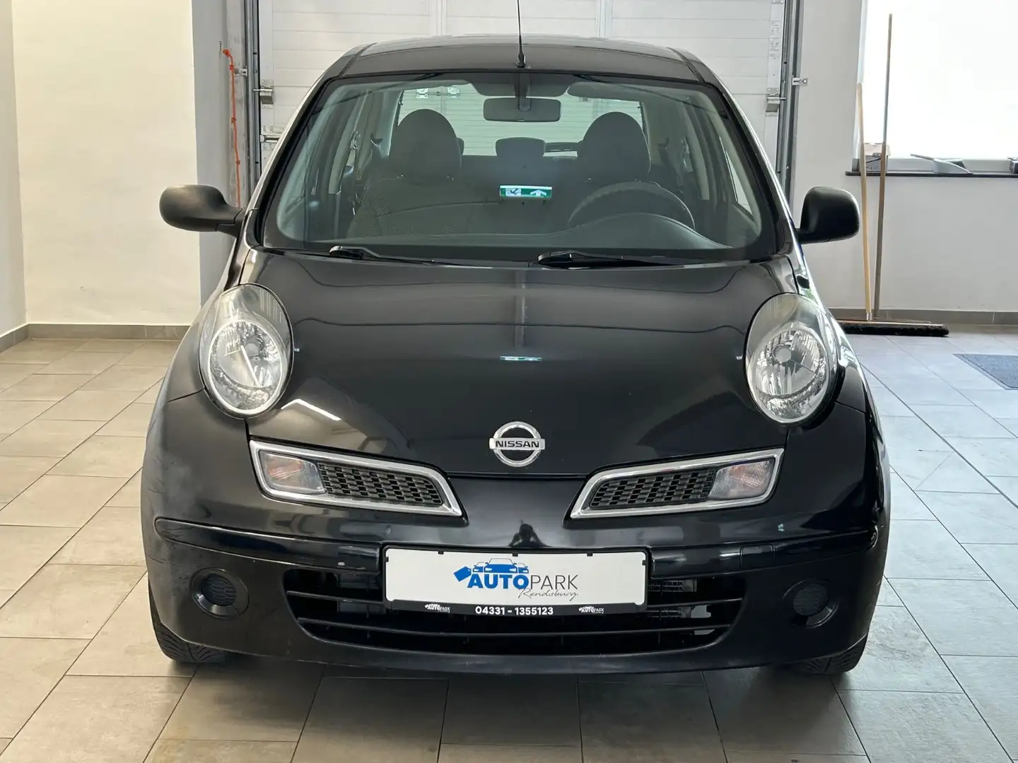 Nissan Micra Visia Чёрный - 2