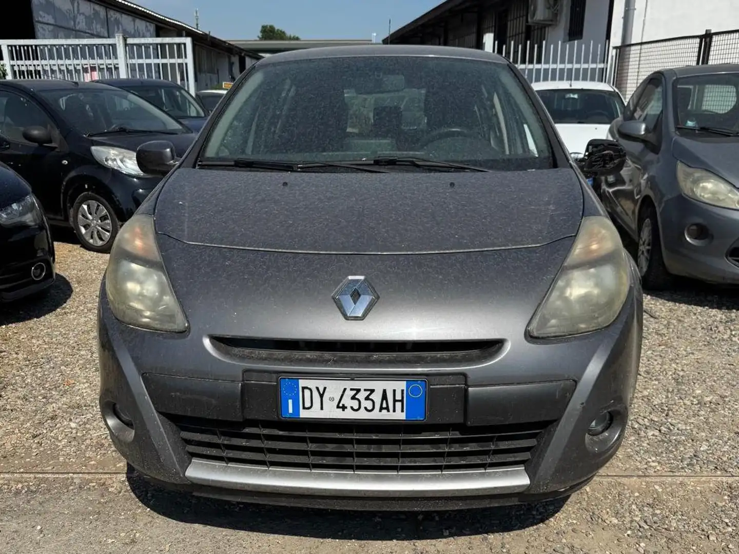 Renault Clio Clio III 2009 5p 1.2 16v Luxe Šedá - 2