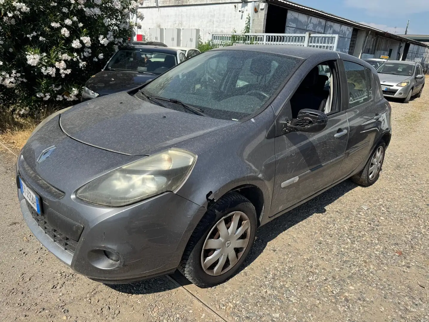 Renault Clio Clio III 2009 5p 1.2 16v Luxe Šedá - 1