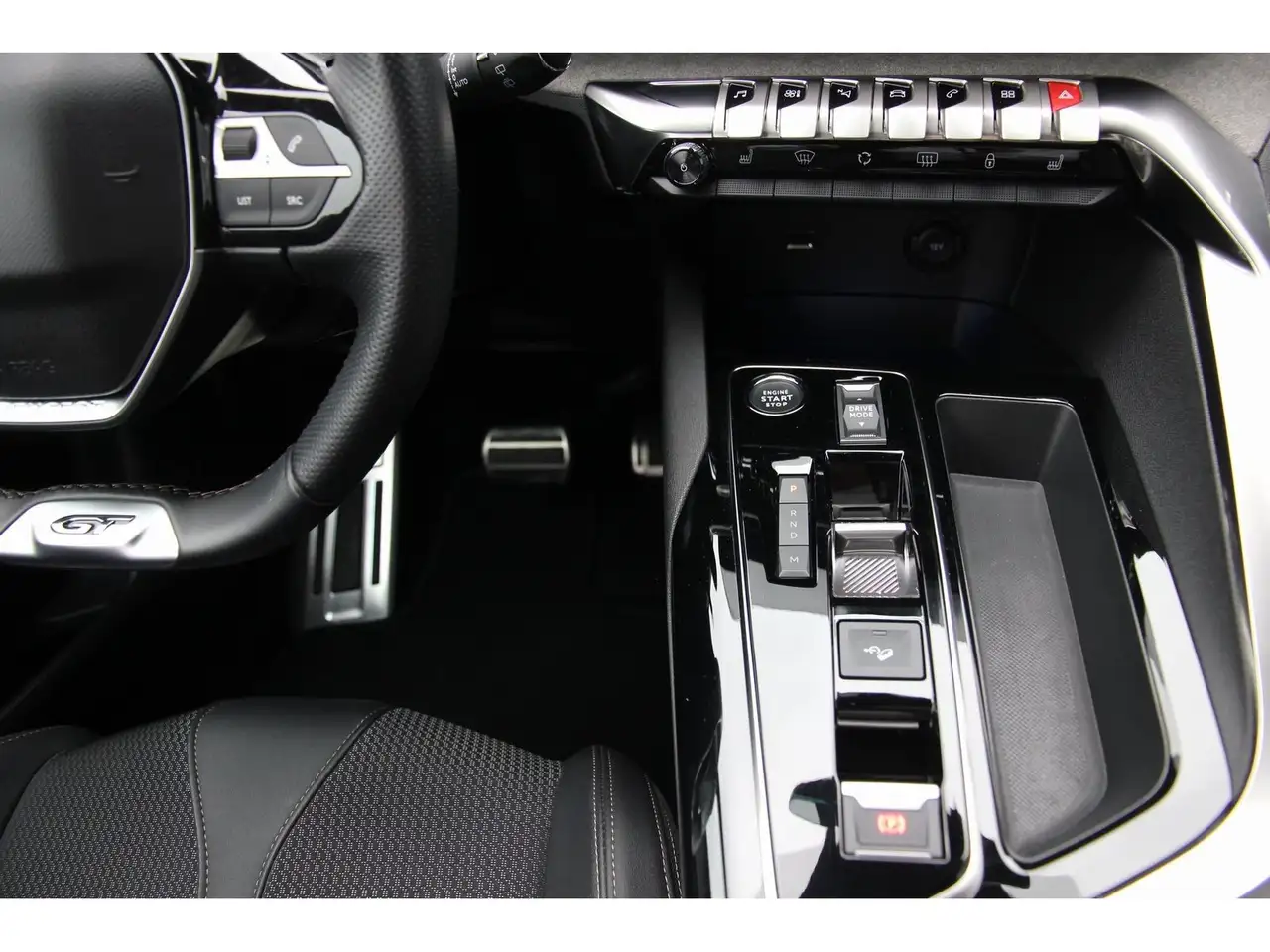 Peugeot 3008 GT PT 130 EAT8 GJR SHZ LED Navi RFK Carplay, миниатюра 18