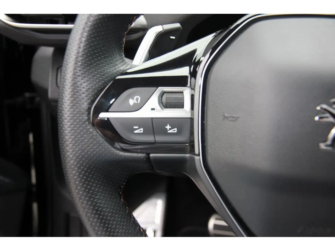 Peugeot 3008 GT PT 130 EAT8 GJR SHZ LED Navi RFK Carplay, миниатюра 21