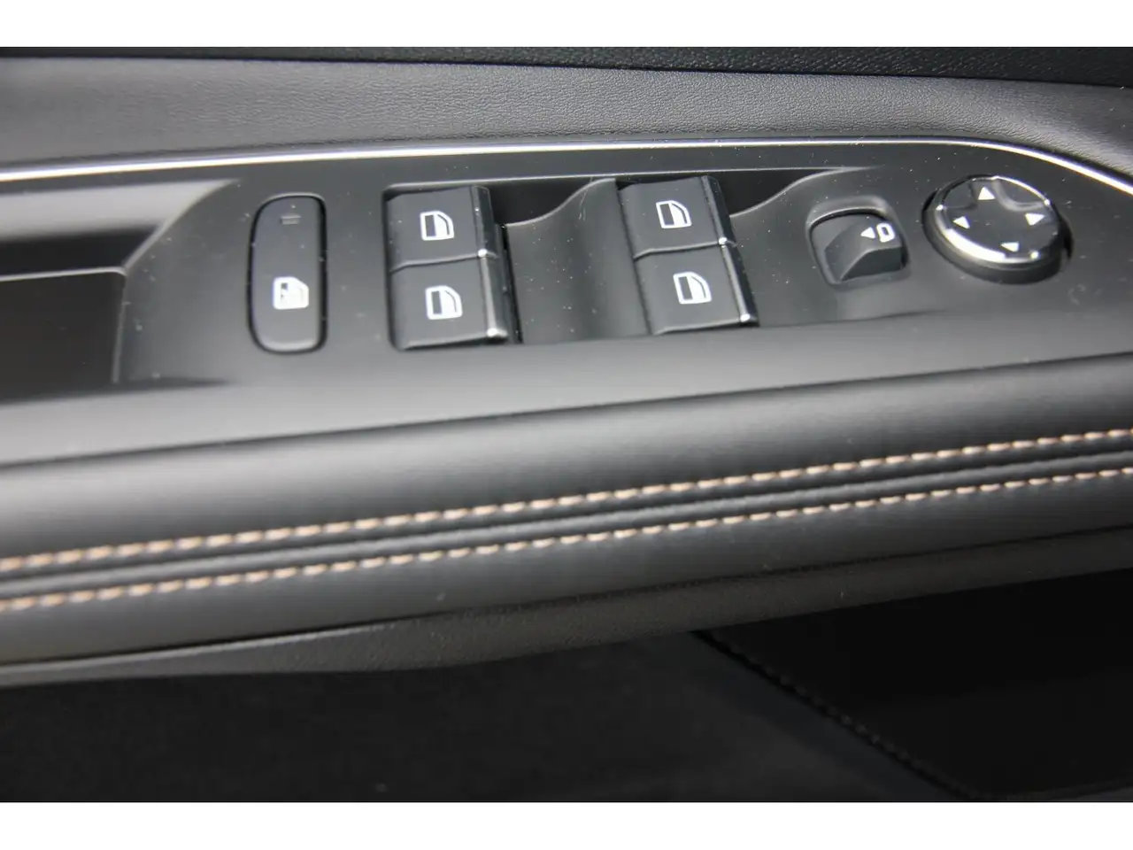 Peugeot 3008 GT PT 130 EAT8 GJR SHZ LED Navi RFK Carplay, миниатюра 13