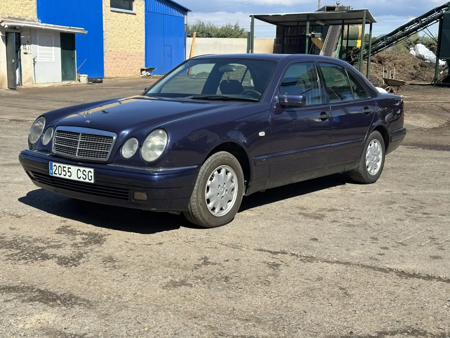 Mercedes-Benz E 220 CDI Bleu - 1