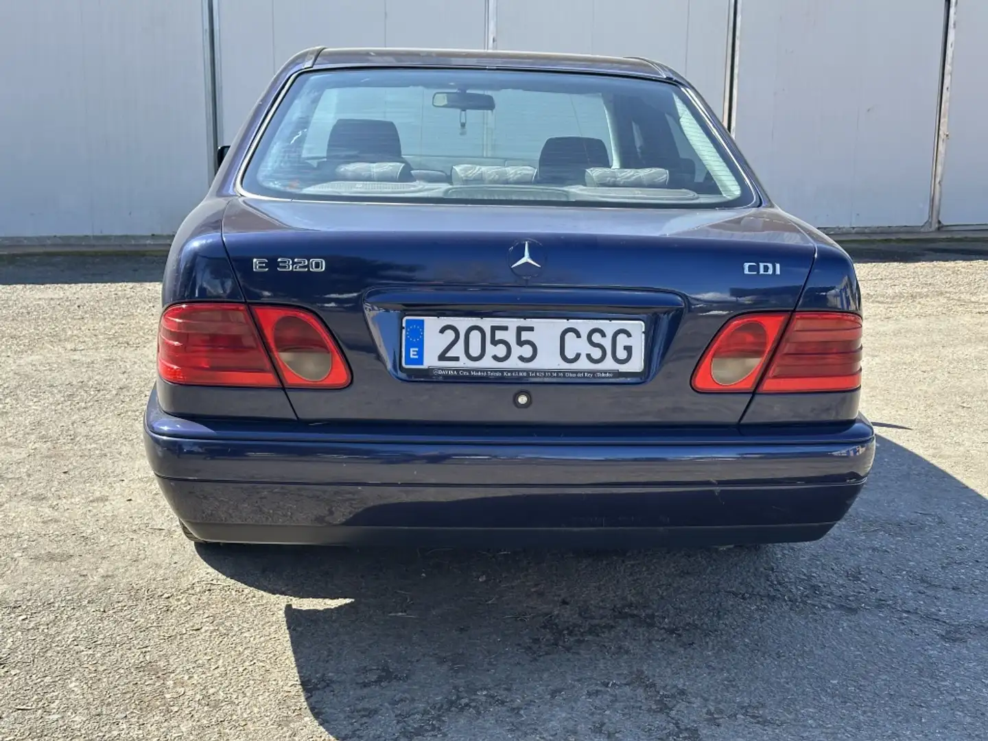 Mercedes-Benz E 220 CDI Bleu - 2