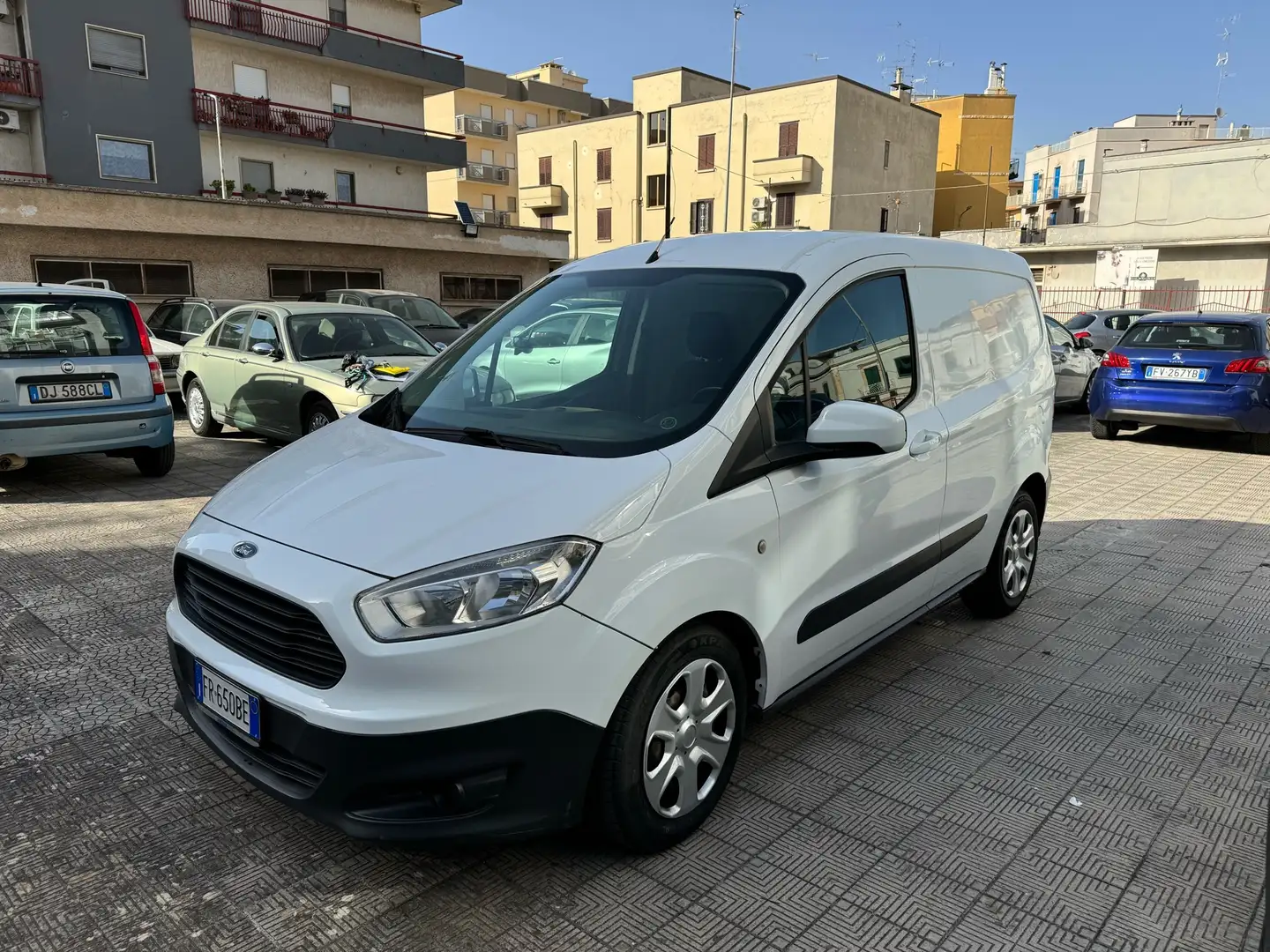 Ford Transit Courier cabina separata per trasporti merci particolari Bianco - 1