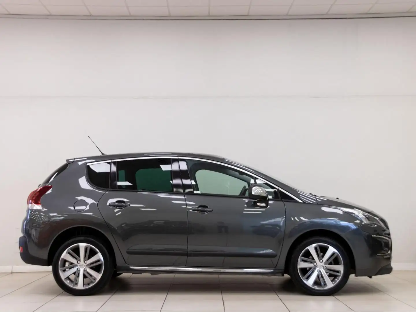 Peugeot 3008 1.6 BlueHDi Allure 120 Gris - 2