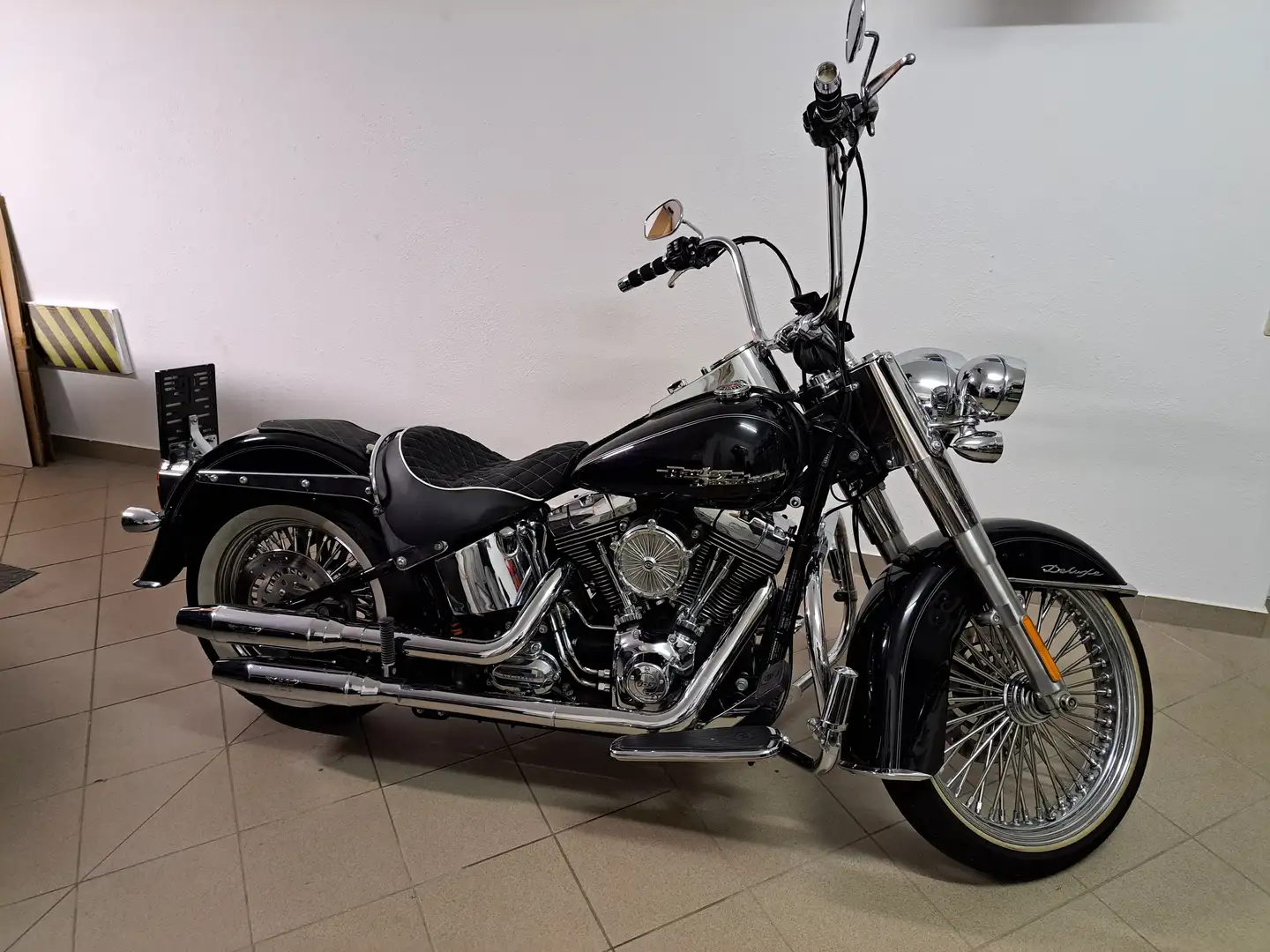 Harley-Davidson Deluxe Negro - 1