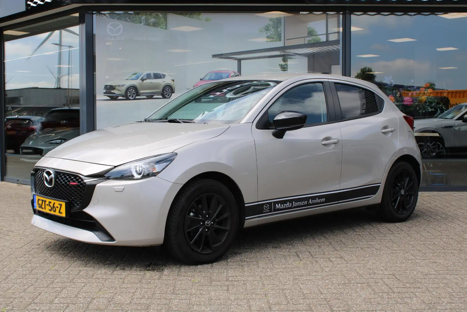 Mazda 2 1.5 e-SkyActiv-G 90 Homura Demovoordeel €3.340 -, Bruin - 2