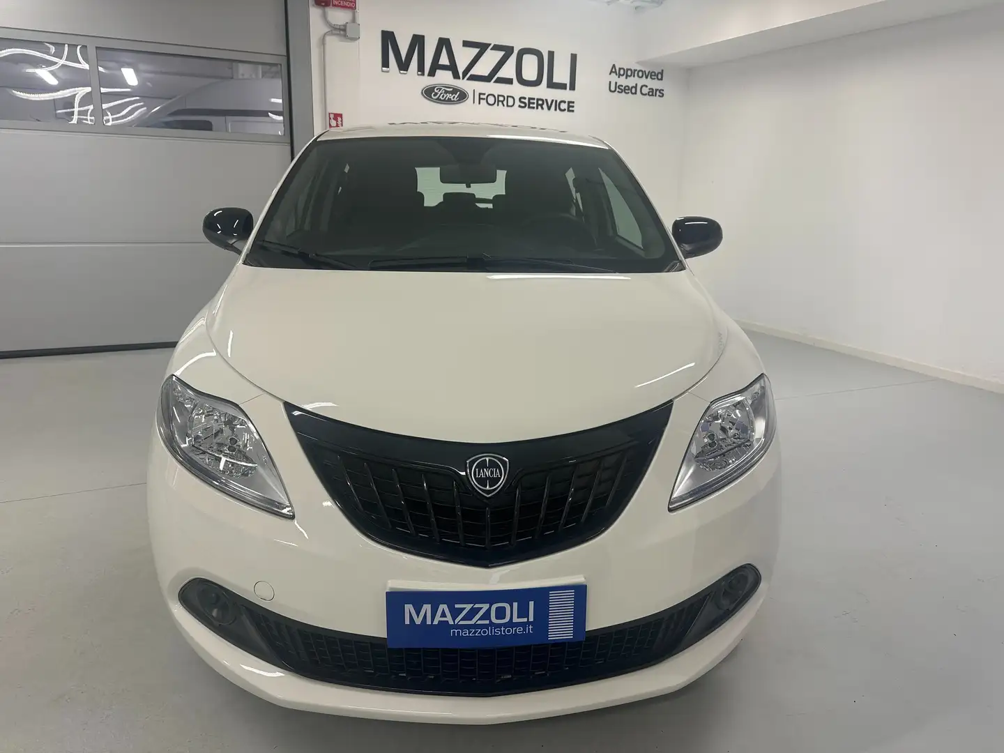Lancia Ypsilon 1.0 firefly hybrid Oro S&S 5 posti Bianco - 2