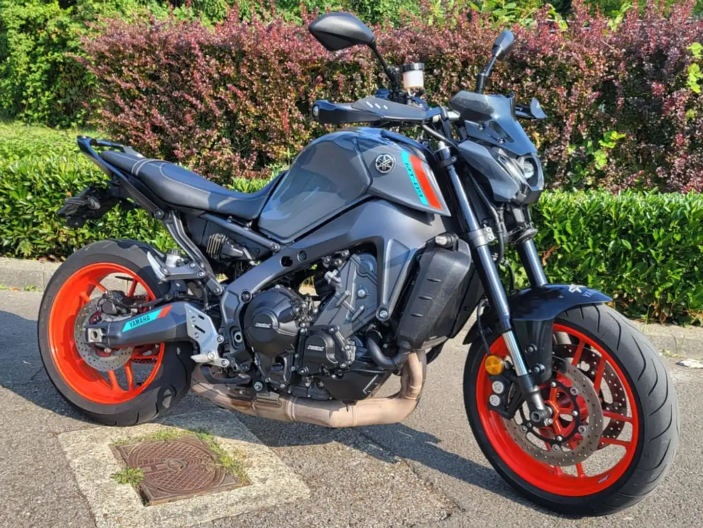 Yamaha MT-09 Grijs - 2